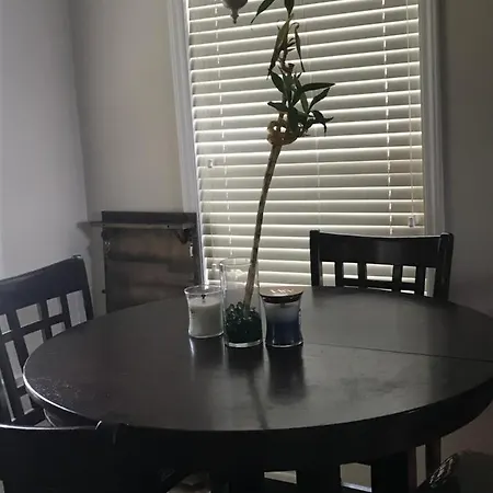 Cozy Cottage Near Restaurants Highways And Shopping